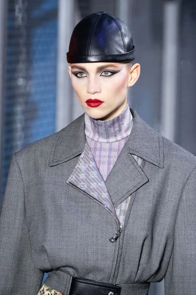 Look 75